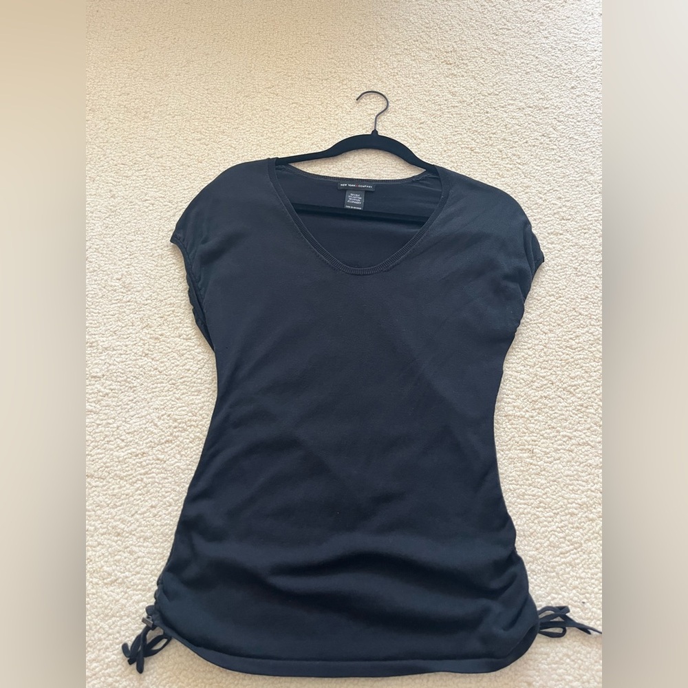 New York & Company Black V-Neck Top - Picture 3 of 5